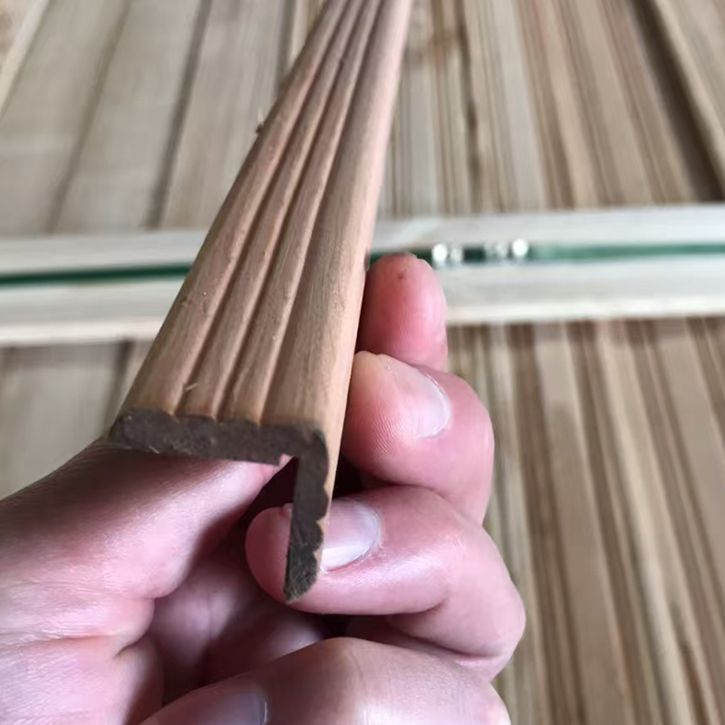 Khuôn đúc góc gỗ tuyết tùng đỏ phương Tây